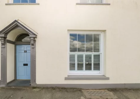 Outside Paradwys, Tenby