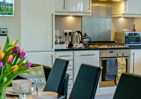 The kitchen & dining area at Park Place Court 3 Plas Bach, Tenby
