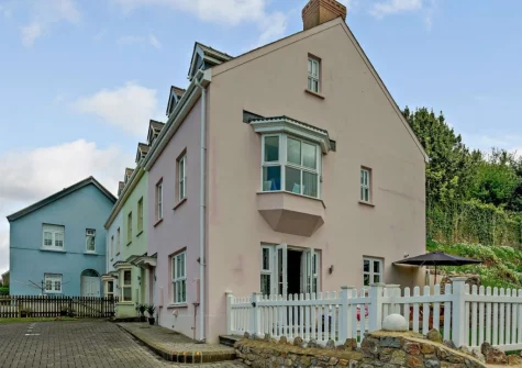 Park Place Court 3 Plas Bach is a contemporary home with south-facing garden with patio & seating for long summer evenings