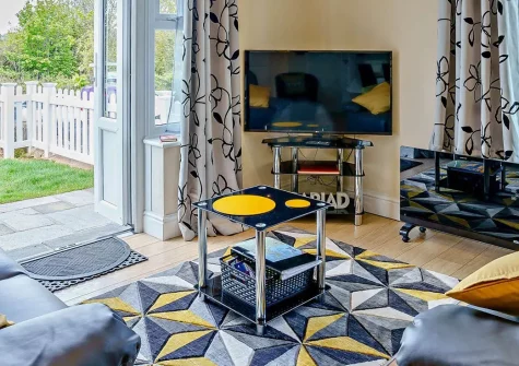 Park Place Court 3 Plas Bach is a charming three-bedroom cottage near Tenby's beach and historic centre, with south-facing garden and quality amenities. Perfect for families seeking traditional seaside charm and lasting holiday memories.