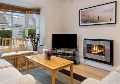 Park Place Court, Tenby is a lovely family home in a peaceful area of town. The three bedrooms can accommodate six people in different configurations, and with three floors, three bathrooms and a large kitchen / lounge area, there's space for everyone.