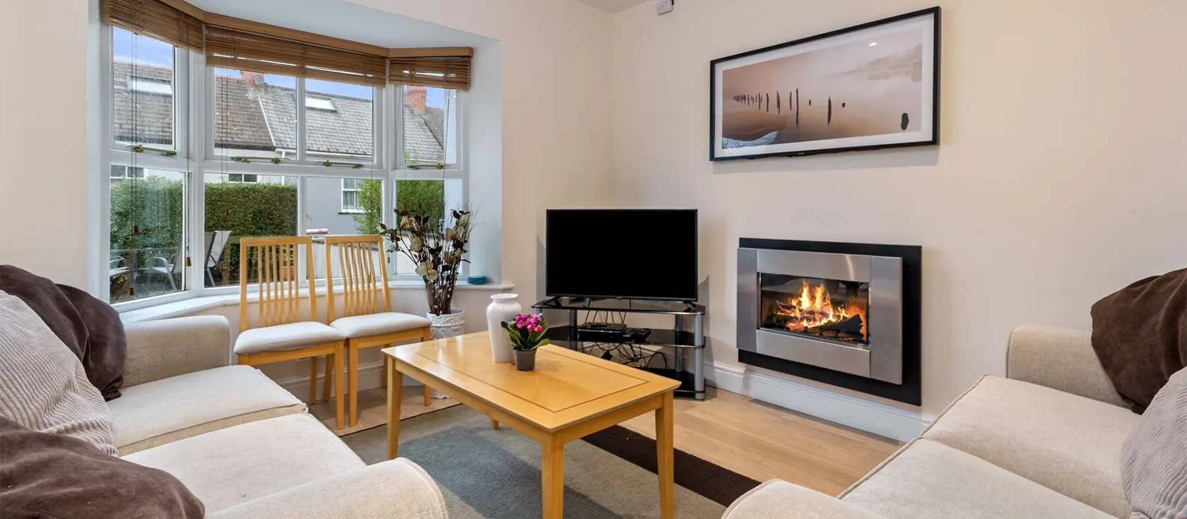 Park Place Court, Tenby is a lovely family home in a peaceful area of town. The three bedrooms can accommodate six people in different configurations, and with three floors, three bathrooms and a large kitchen / lounge area, there's space for everyone.