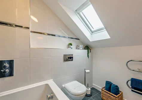 The bathoom at Passion Flower Cottage, Redberth