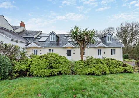 Passion Flower Cottage is is set amongst a development of architect-designed mews type cottages in a countryside setting