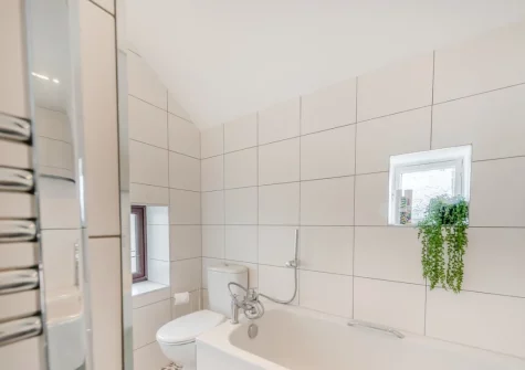 The first floor bathroom at Pembroke House, Tenby