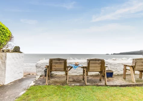 The shared lawn & outdoor sitting area, with direct access down to the beach, at Penllanw, Saundersfoot