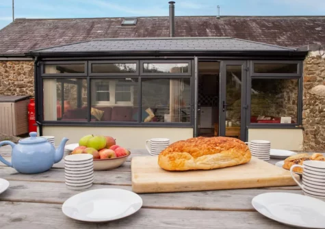 The alfresco dining area at Pine Cottage at Woodlands Farm, Little Haven