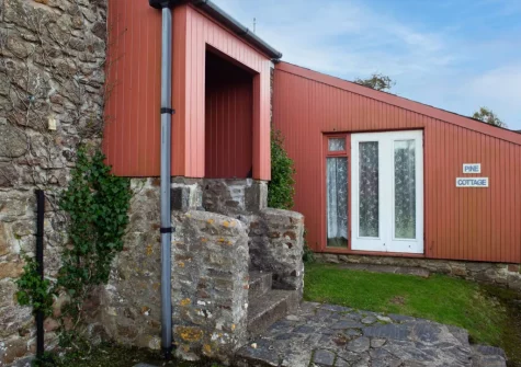 Pine Cottage at Woodlands Farm is a cosy cottage perfectly located to enjoy the beaches, wildlife & watersports in the surrounding area