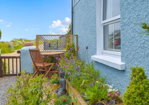 The courtyard garden & outdoor sitting area at Puffin Cottage, Abereiddy