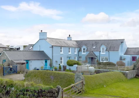 Puffin Cottage is a characterful & charming cottage that's set in a truly enviable position with a commanding sea view out across Abereiddi