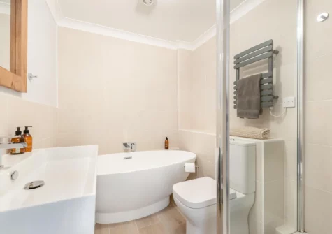 The bathroom at Pufflings, Broad Haven