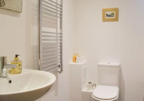 The bathroom at Ravens Roost at Upper Farm Barns, Mathry