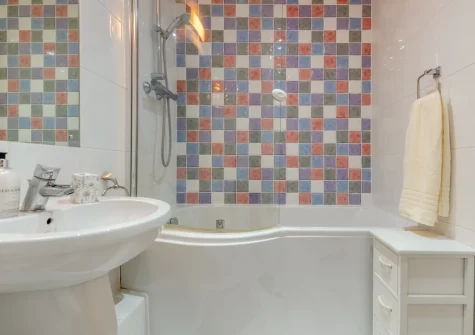 The bathroom at Rhodewood Apartment, Saundersfoot