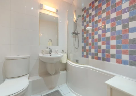The bathroom at Rhodewood Apartment, Saundersfoot