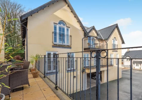 The shared patio & alfresco dining area at Rhodewood Apartment, Saundersfoot