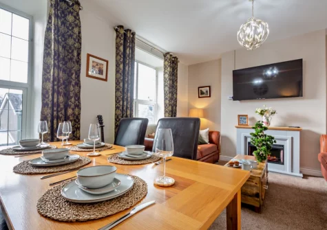 The dining area at River Artro Townhouse, Llanbedr