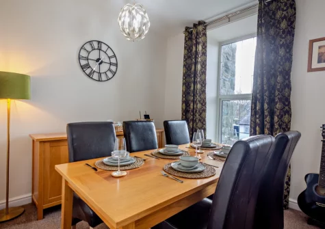 The dining area at River Artro Townhouse, Llanbedr