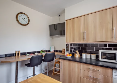 The kitchen at River Artro Townhouse, Llanbedr