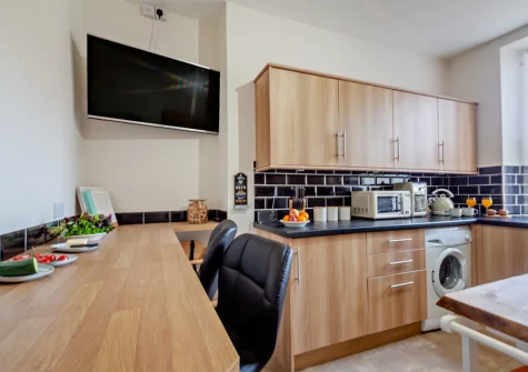 The kitchen at River Artro Townhouse, Llanbedr