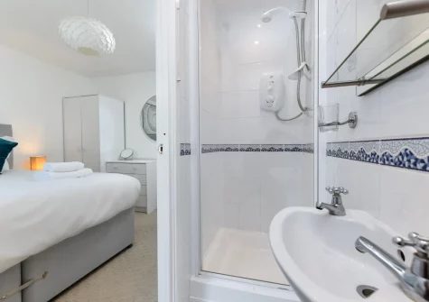 Bedroom #1 & en-suite shower room at Rockpools at 135 Cae Du, Abersoch