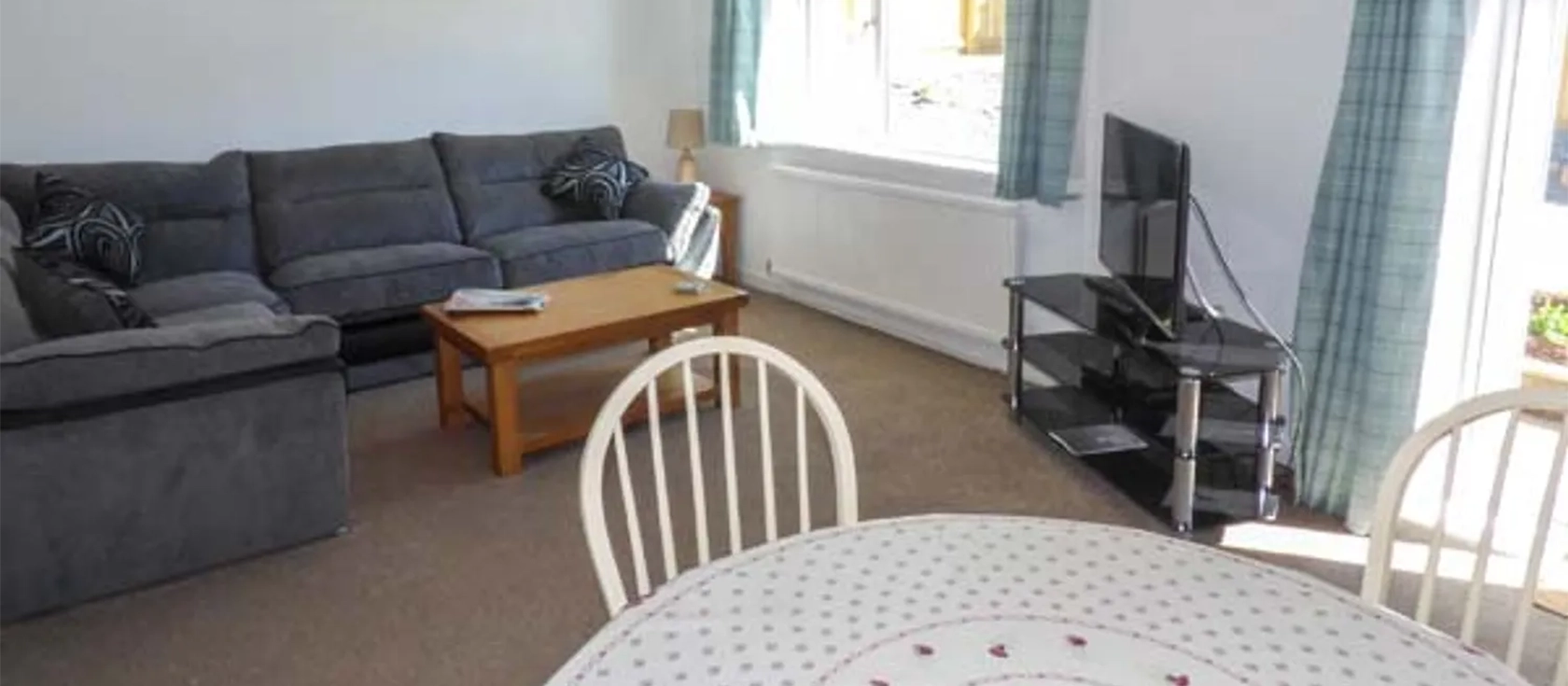 Rowan, Penally is a charming bungalow set in an idyllic residential estate, that provides a peaceful and relaxing atmosphere for a family vacation. Explore historic castles, visit theme parks, or laze on the sandy beaches that are close by.