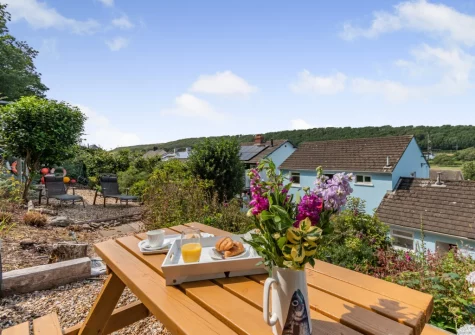 The alfresco dining area at Sanderling House, Dale