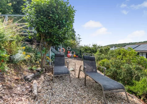 The outdoor sitting area at Sanderling House, Dale