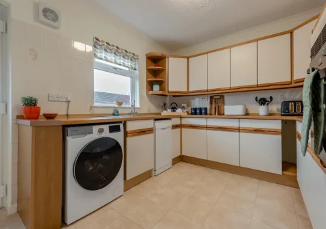 The kitchen at Sandy Paws, Kilgetty