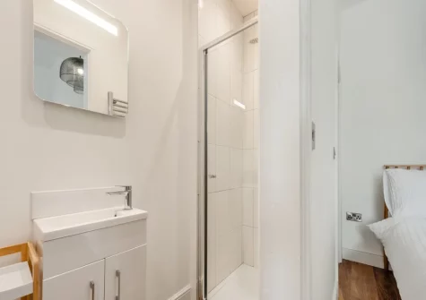 Bedroom #1 en-suite shower room at Sandy View at Harbour Heights, Saundersfoot