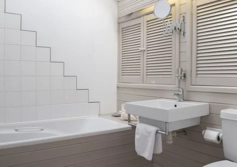 The bathroom at Sardis Cottage, Kilgetty