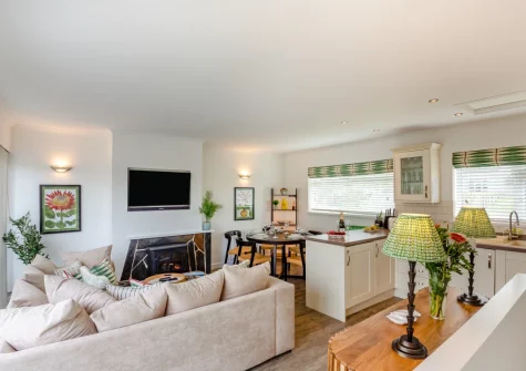 The living, dining area & kitchen at Sea Breeze, 40 Cae Du, Abersoch