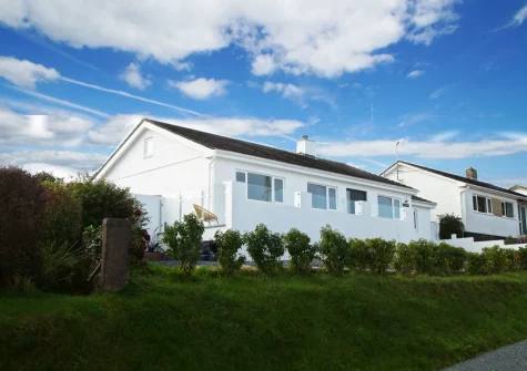 Sea Heights is set in an elevated position above the seaside town of Saundersfoot