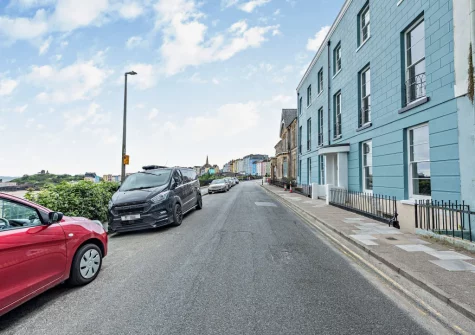 Sea Salt is a fabulous first-floor apartment with gorgeous picture windows offering seaside views