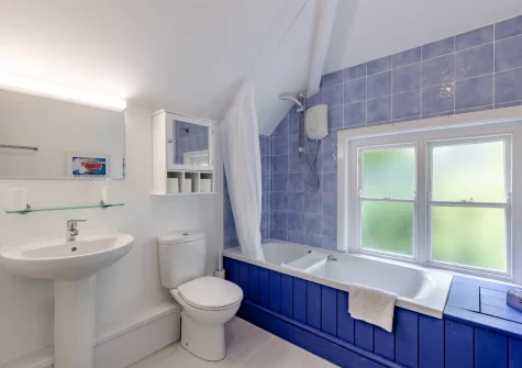 The bathroom at Sea Thrift, Aberdovey