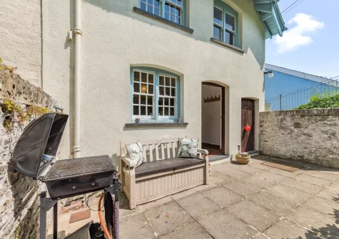 The patio, barbecue & outdoor sitting area at Sea Thrift, Aberdovey