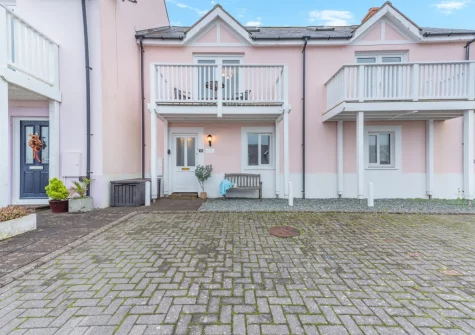 Shore Break is an excellent family holiday home just metres from Broad Haven Beach