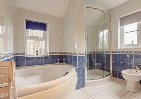 The bathroom at Siop Newydd, Llanengan