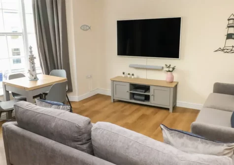 Skokholm Apartment, Tenby is a bright, modern first-floor flat with a fantastic central location. With three double bedrooms and two bathrooms, it's ideal for families with older children or groups of friends wanting to be close to the action.