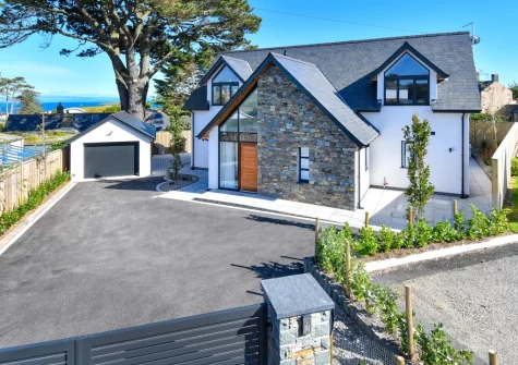 Skylark is a fully-enclosed holiday home with electric gates at the front driveway for extra security