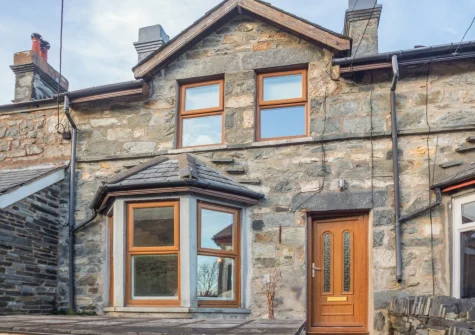 Slate Trail Retreat is a beautiful riverside stone cottage set in the heart of Eryri (Snowdonia) National Park