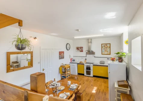 The kitchen & dining area at Sounds of the Brook, Llanelltyd
