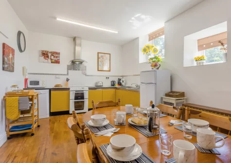 The kitchen & dining area at Sounds of the Brook, Llanelltyd