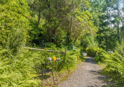 The outdoor sitting area & spacious enclosed lawned garden at Sounds of the Brook, Llanelltyd