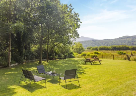 The spacious enclosed lawned garden at Sounds of the Brook, Llanelltyd