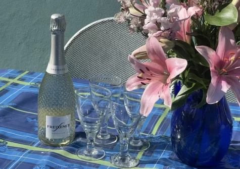 The alfresco dining area at South Seas, Tenby