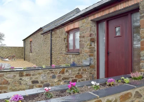 Southlands Barn is a stunning semi-detached barn conversion, all on one level with oak floors throughout & full of character