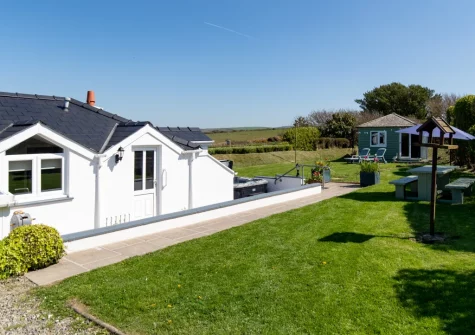 The garden & alfresco dining area at Southwood Cottage, Newgale