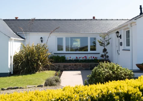 Southwood Cottage is a tsylish holiday home boasting a wood burner & stunning views across St Brides Bay
