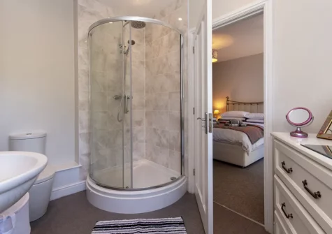 Bedroom #1 en-suite at Spring Meadow, Saint Florence