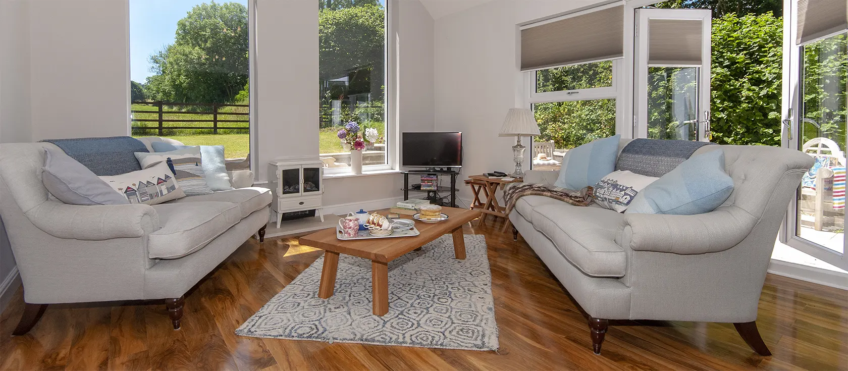 Spring Meadow, St Florence near Tenby is a luxury three bedroom detached house for six with two sitting rooms, chef's kitchen & mature garden. Walk to shop & pub.